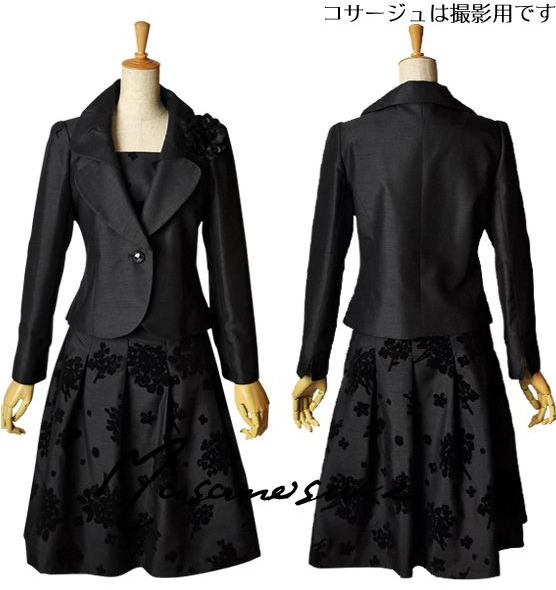 日本製素材シャンタン素材スカートスーツ　クローバーカラーとギャザー黒.png